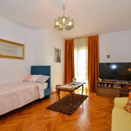 Cozy And Smart With Balcony *