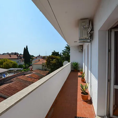 Cozy And Smart With Balcony Apartmán *