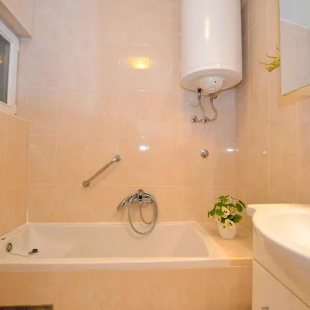 Cozy And Smart With Balcony Apartmán *