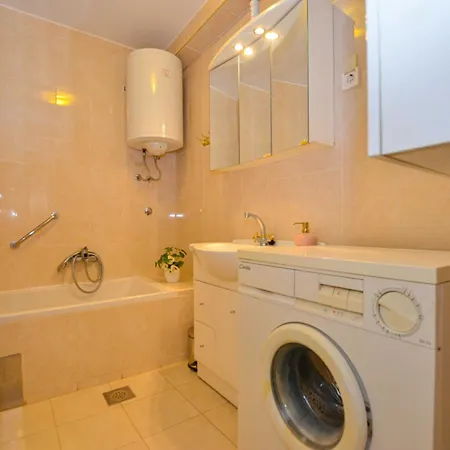 Cozy And Smart With Balcony Rovinj