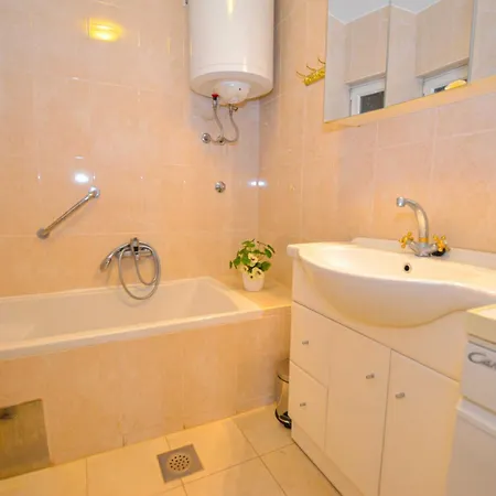 Apartamento Cozy And Smart With Balcony Rovinj