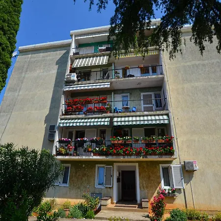 Cozy And Smart With Balcony רוביני